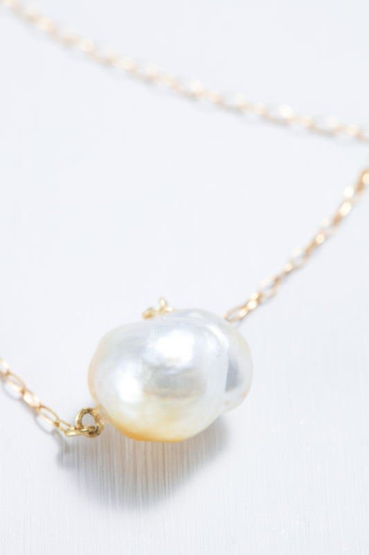 South Sea pearl stud necklace -Honey