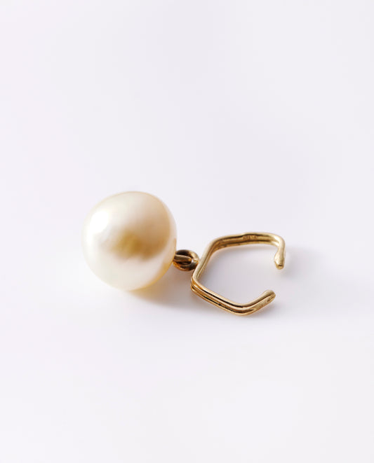 One Thing Ear cuff South Sea Gold Pearl